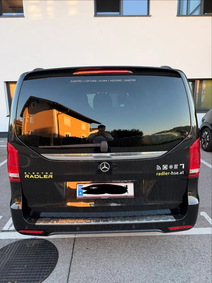 Mercedes-Benz Eqv 2021 photo 2