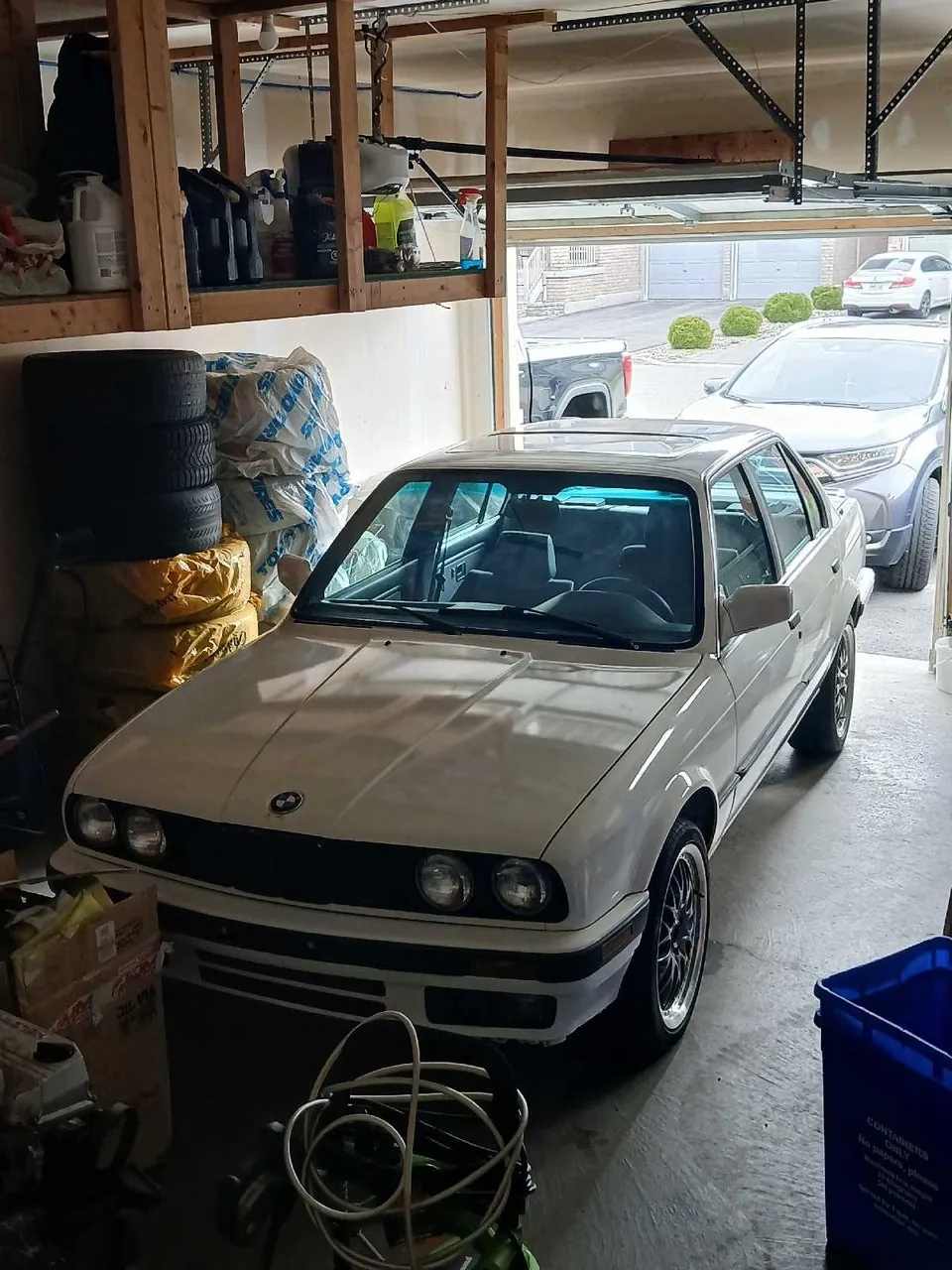 BMW E30 1991 photo 2