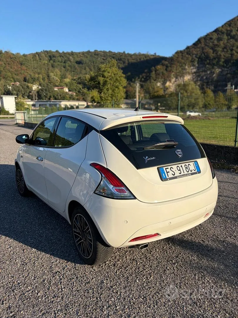 Lancia Ypsilon 2018 photo 2