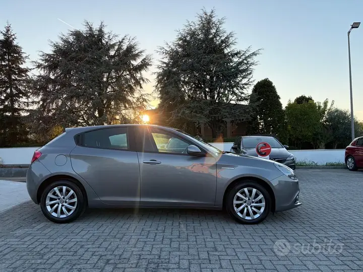 Alfa Romeo Giulietta 2017 photo 5