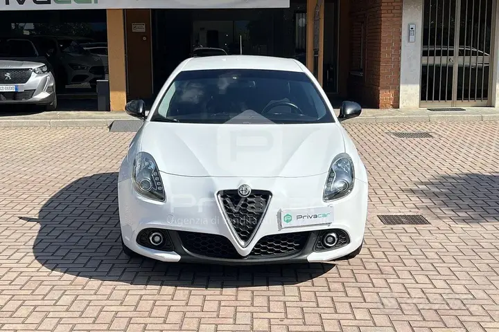 Alfa Romeo Giulietta 2018 photo 2