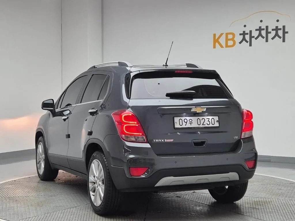 Chevrolet Tracker 2017 photo 2
