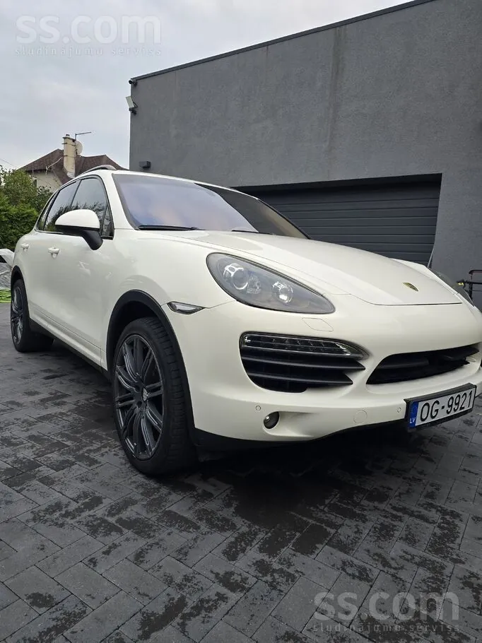 Porsche Cayenne 2011 photo 2