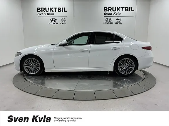 Alfa Romeo Giulia 2017 photo 5