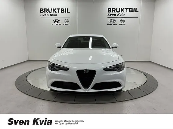 Alfa Romeo Giulia 2017 photo 2