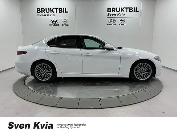 Alfa Romeo Giulia 2017 photo 4