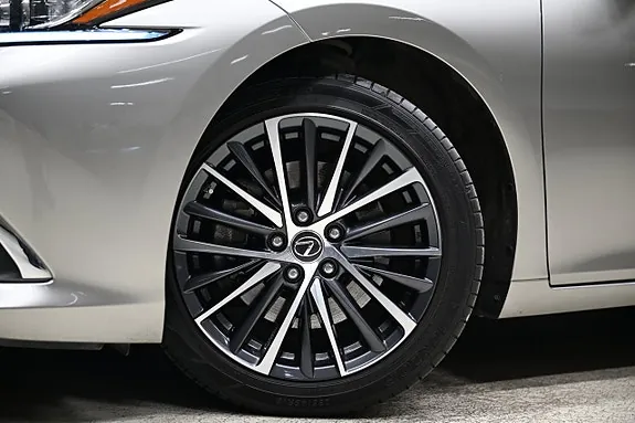 Lexus Es300H 2023 photo 3