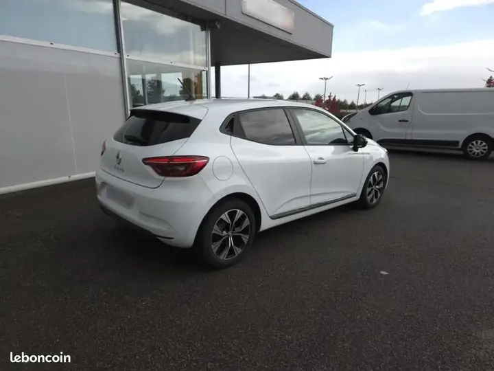 Renault Clio 2023 photo 3