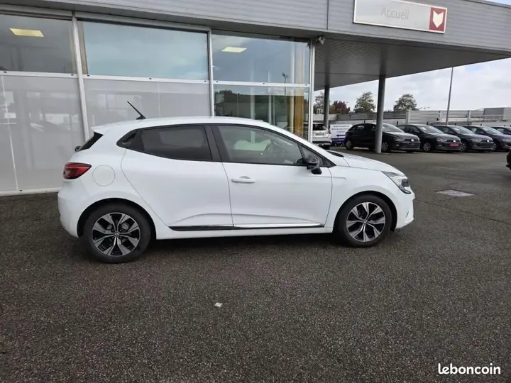 Renault Clio 2023 photo 2