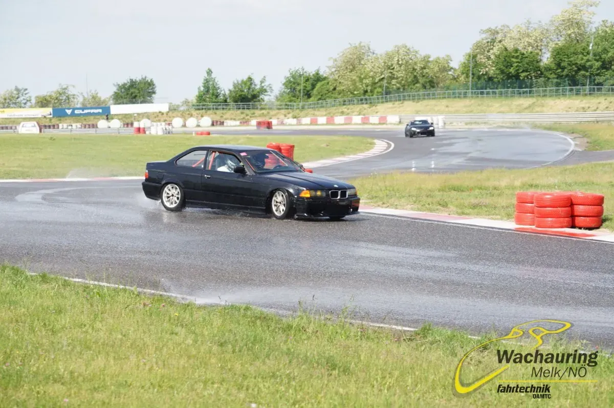 BMW 3 Series 1992 photo 2