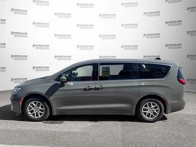 Chrysler Pacifica 2023 photo 2
