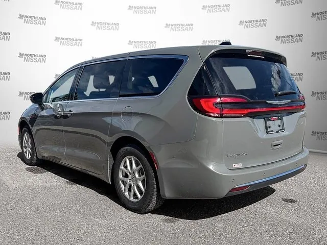 Chrysler Pacifica 2023 photo 3