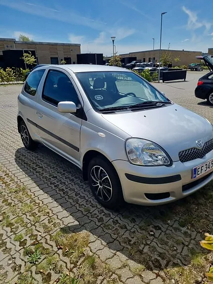 Toyota Yaris 2004 photo 2