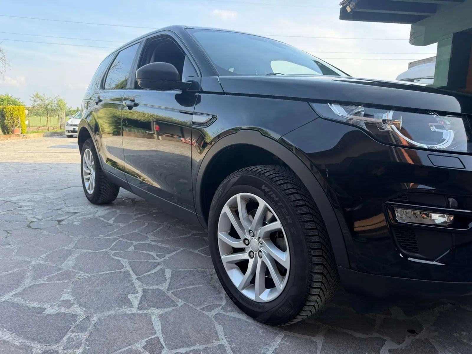Land Rover Discovery Sport 2015 photo 2