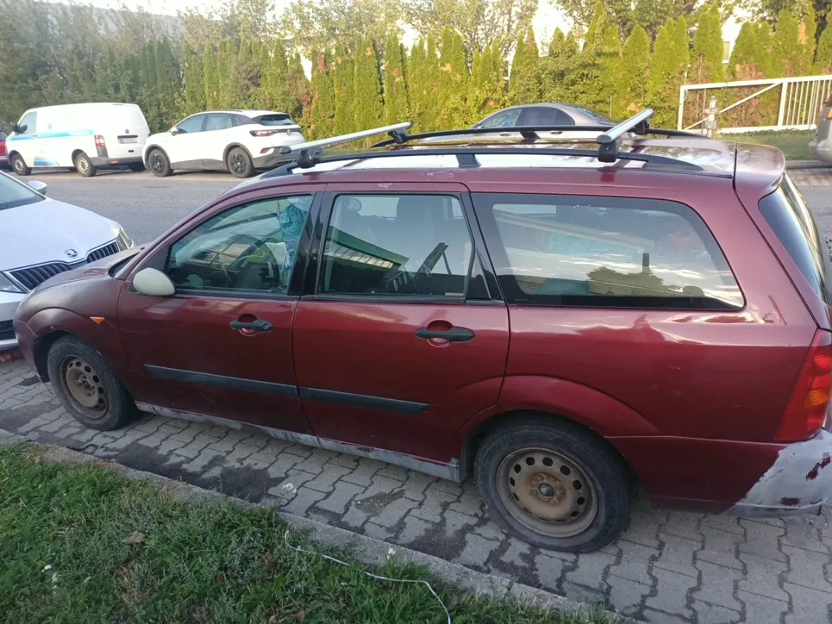 Ford Focus 1999 photo 2
