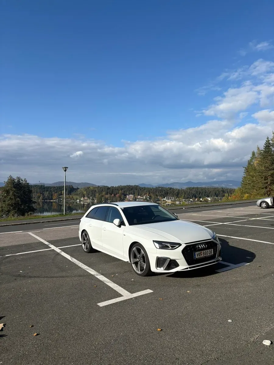 Audi A4 2022 photo 2