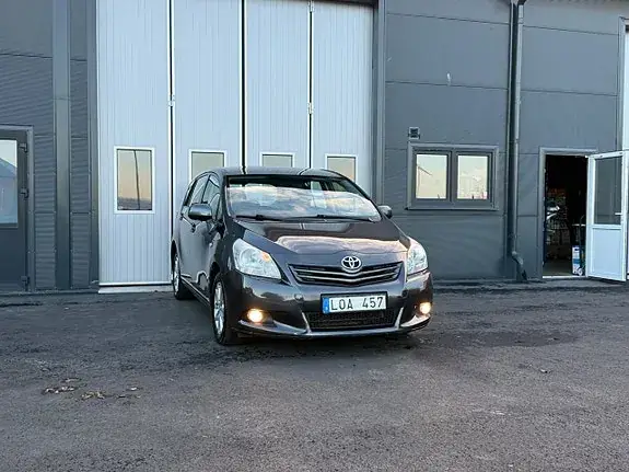 Toyota Verso 2010 photo 2