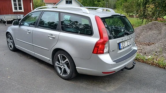 Volvo V50 2012 photo 2