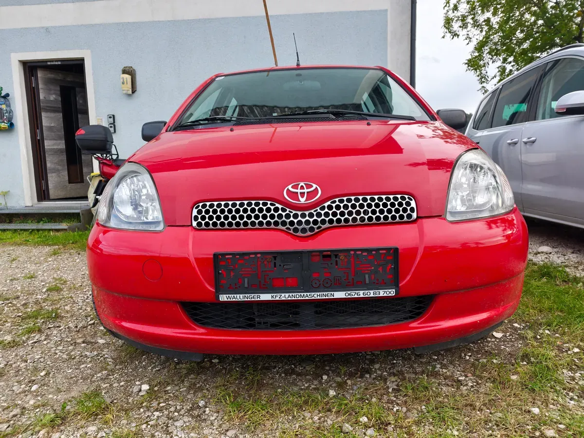 Toyota Yaris 2000 photo 2