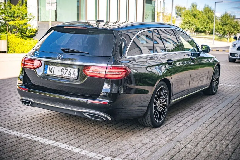 Mercedes-Benz E220 2017 photo 4