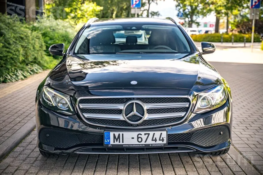 Mercedes-Benz E220 2017 photo 2