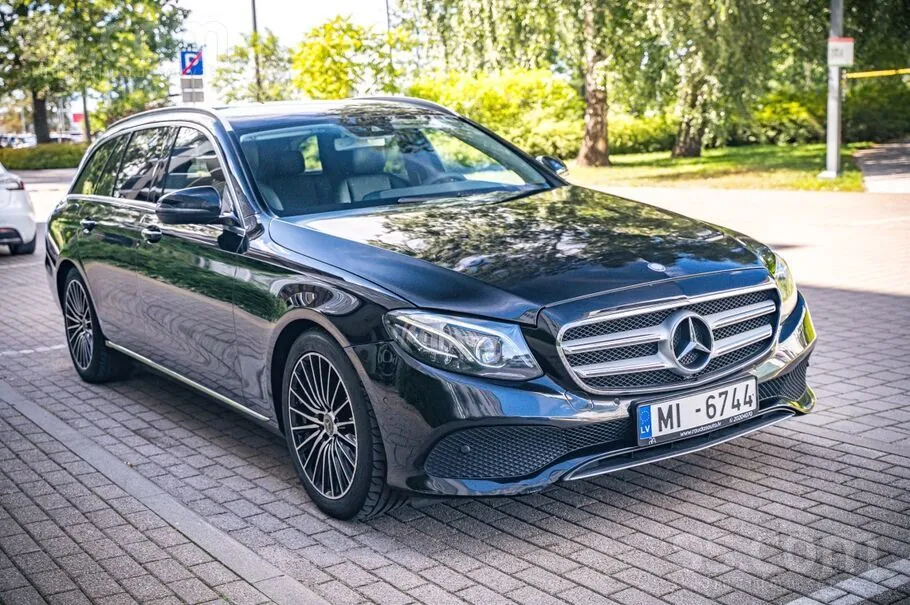 Mercedes-Benz E220 2017 photo 3