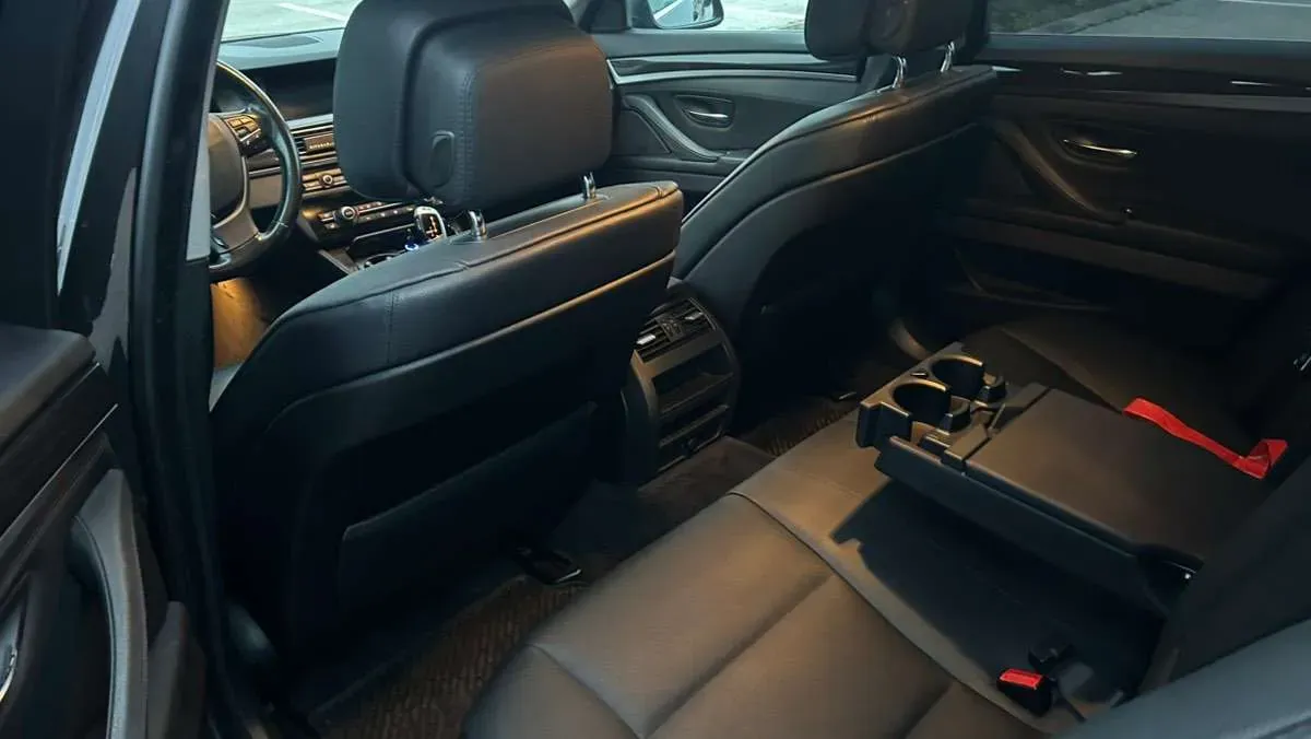 BMW 5 Series 2010 photo 2