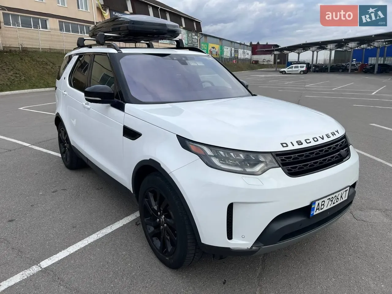 Land Rover Discovery 2017 photo 2