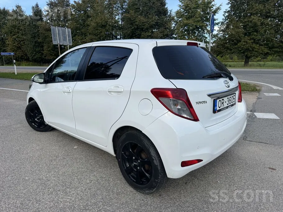 Toyota Yaris 2013 photo 3