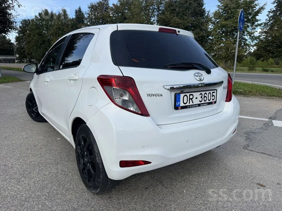 Toyota Yaris 2013 photo 4