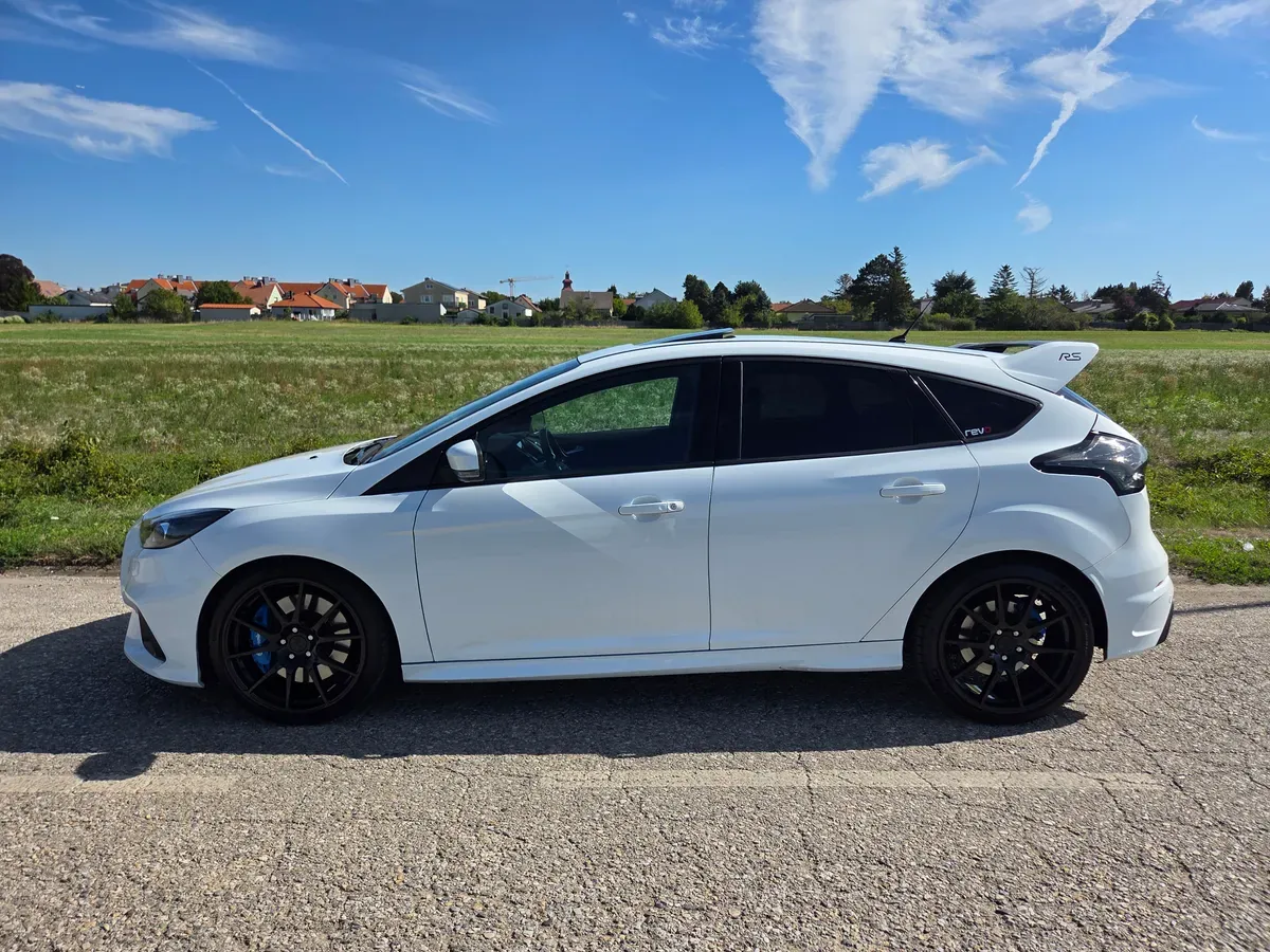 Ford Focus 2017 photo 2