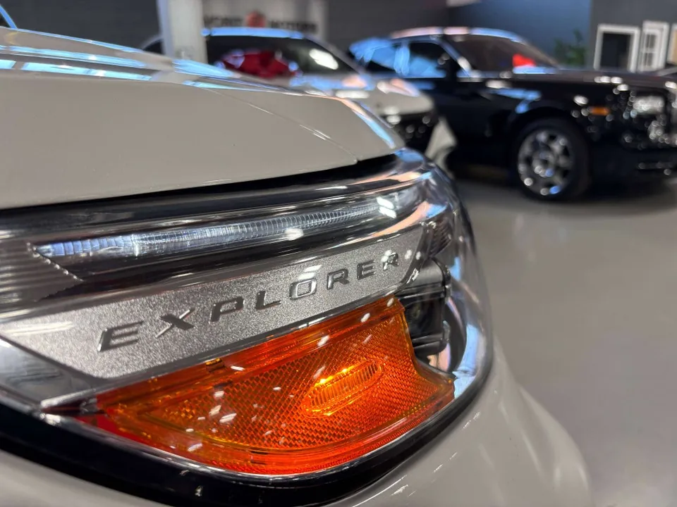 Ford Explorer 2022 photo 3