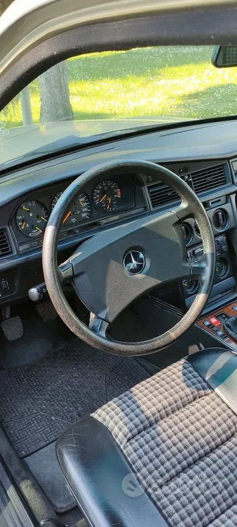 Mercedes-Benz 190 1987 photo 4