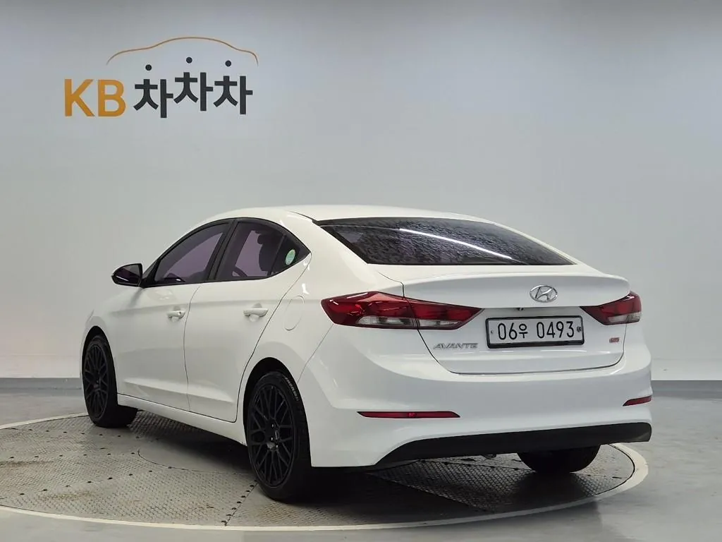 Hyundai Avante 2016 photo 2