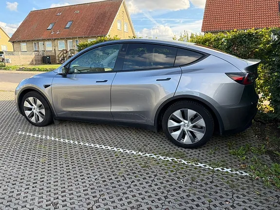 Tesla Model Y 2024 photo 4