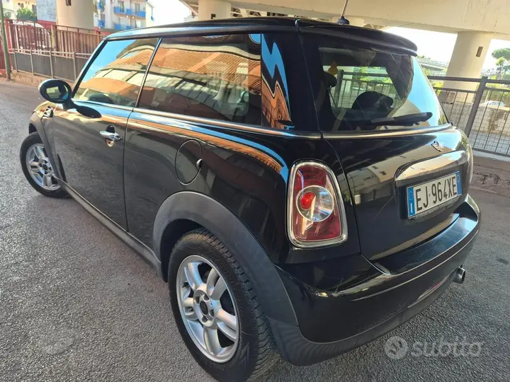 Mini Cooper 2011 photo 2