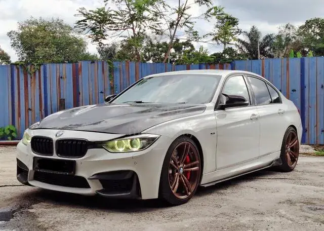 BMW 320I
