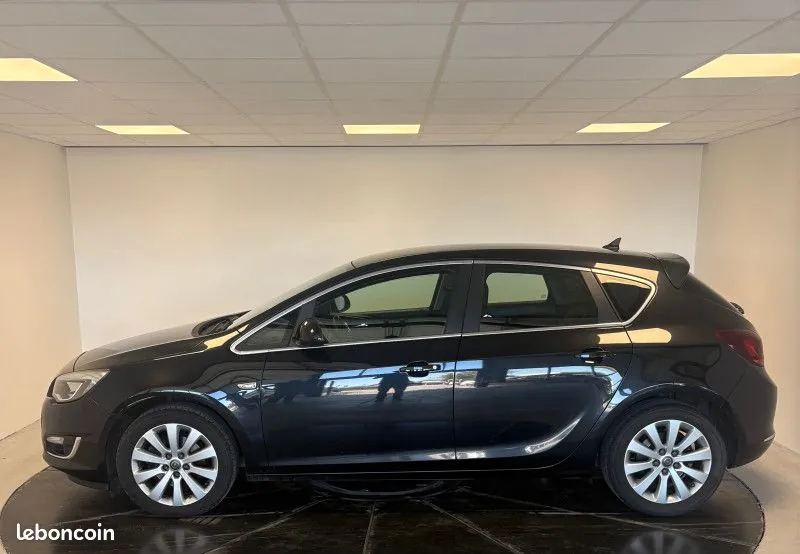 Opel Astra 2015 photo 2
