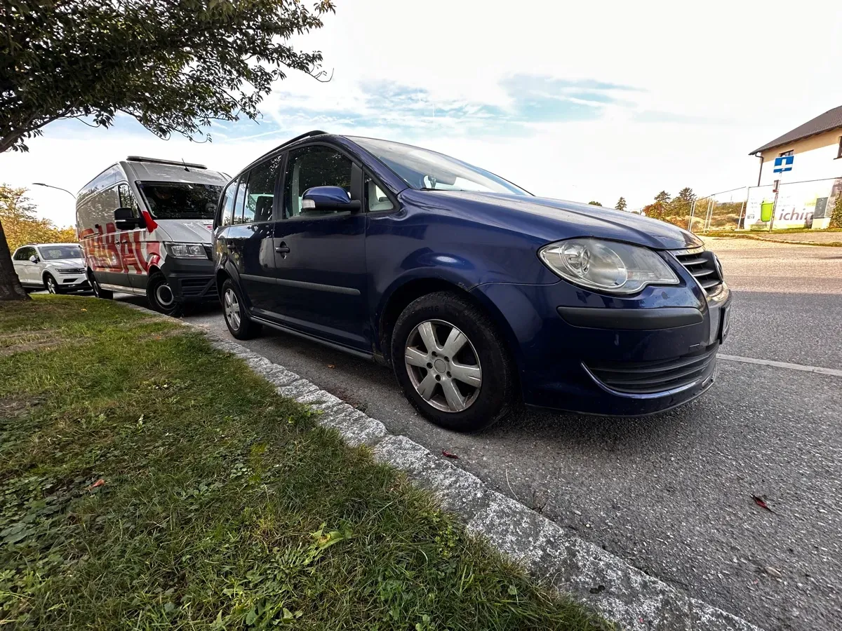 Volkswagen Touran 2007 photo 2
