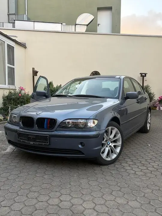 BMW 318I
