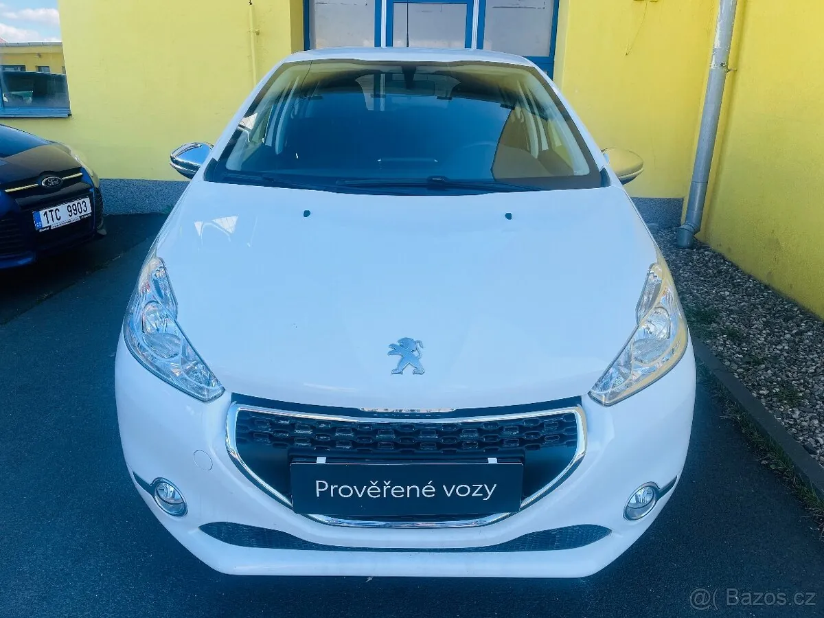 Peugeot 208 2015 photo 2