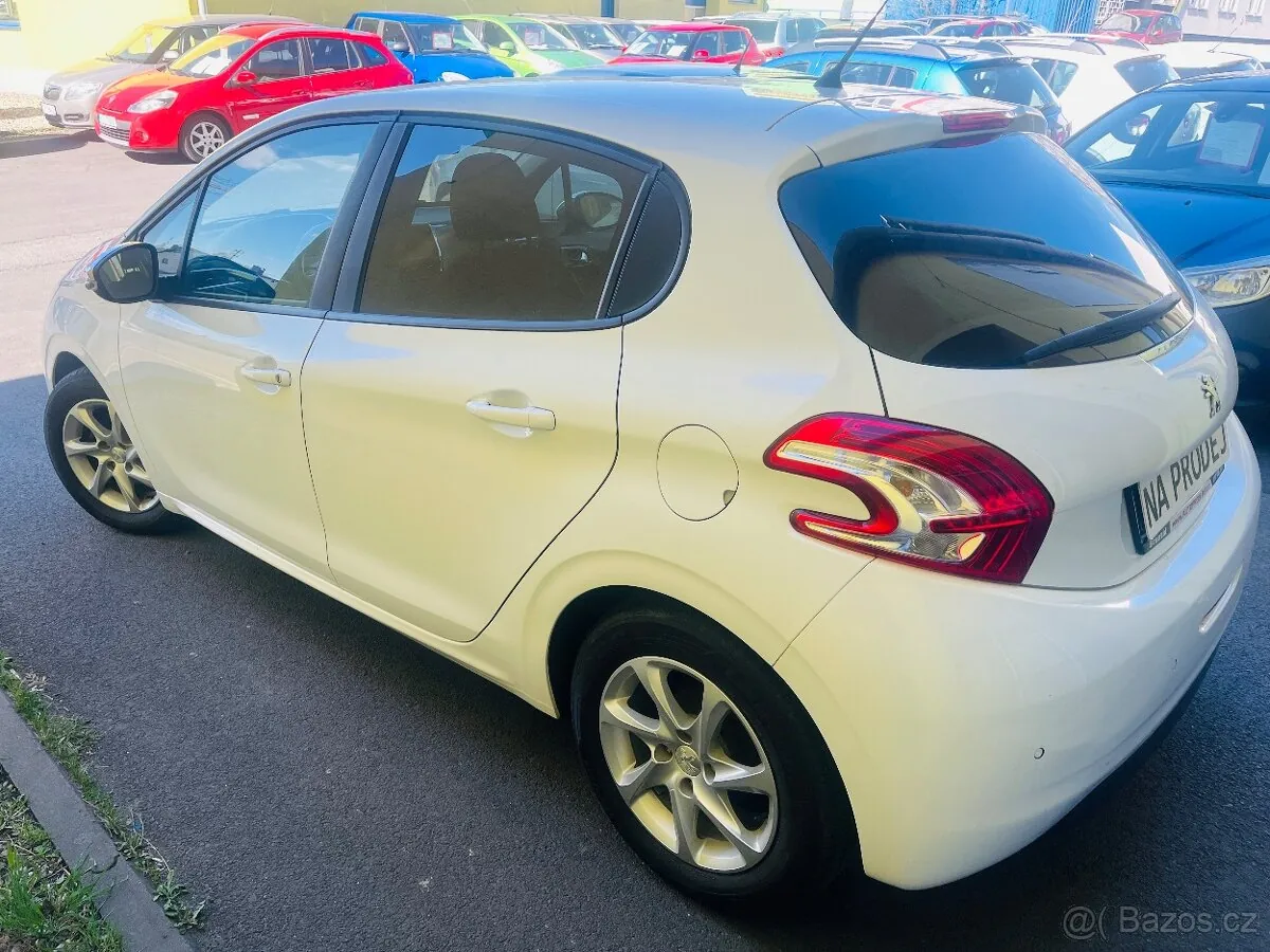 Peugeot 208 2015 photo 4