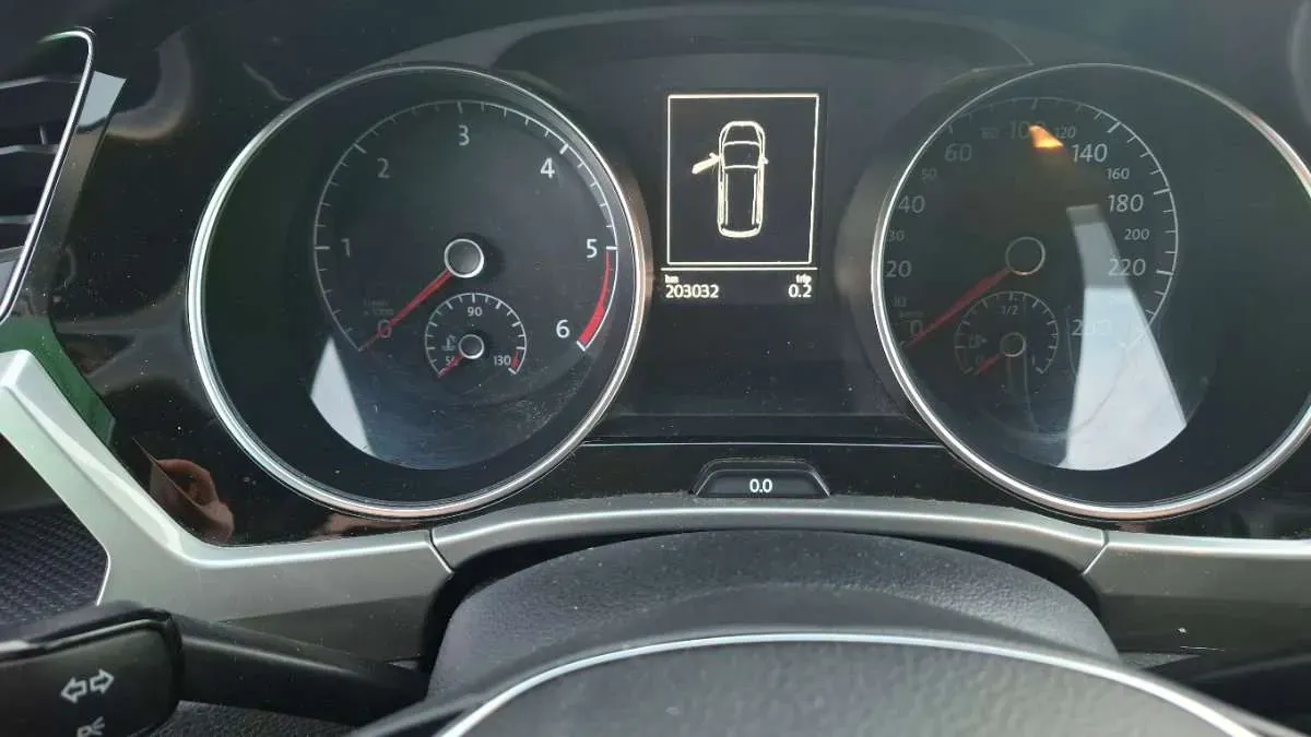 Volkswagen Touran 2016 photo 2