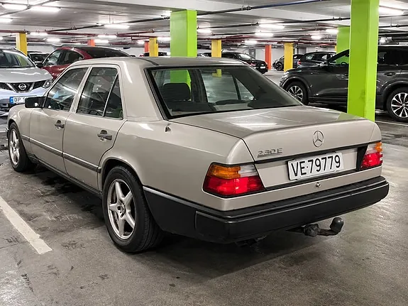 Mercedes-Benz 230 E 1987 photo 2