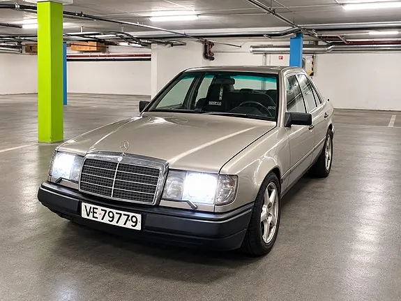 Mercedes-Benz 230 E