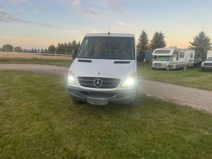 Mercedes-Benz Sprinter Van 2010 photo 5