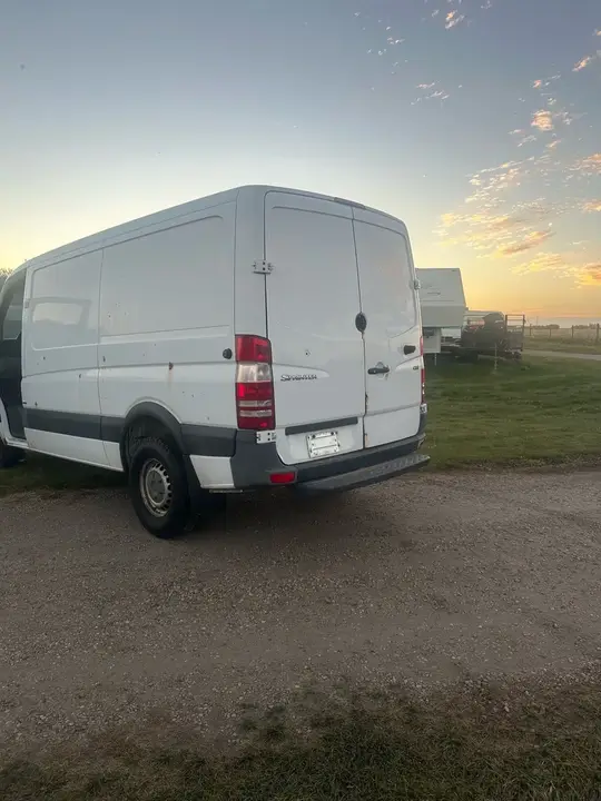 Mercedes-Benz Sprinter Van 2010 photo 2