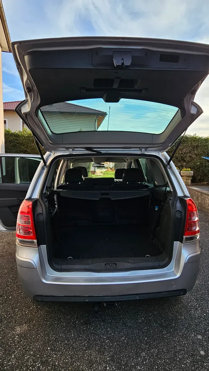 Opel Zafira Tourer 2011 photo 3
