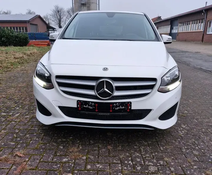 Mercedes-Benz B 220