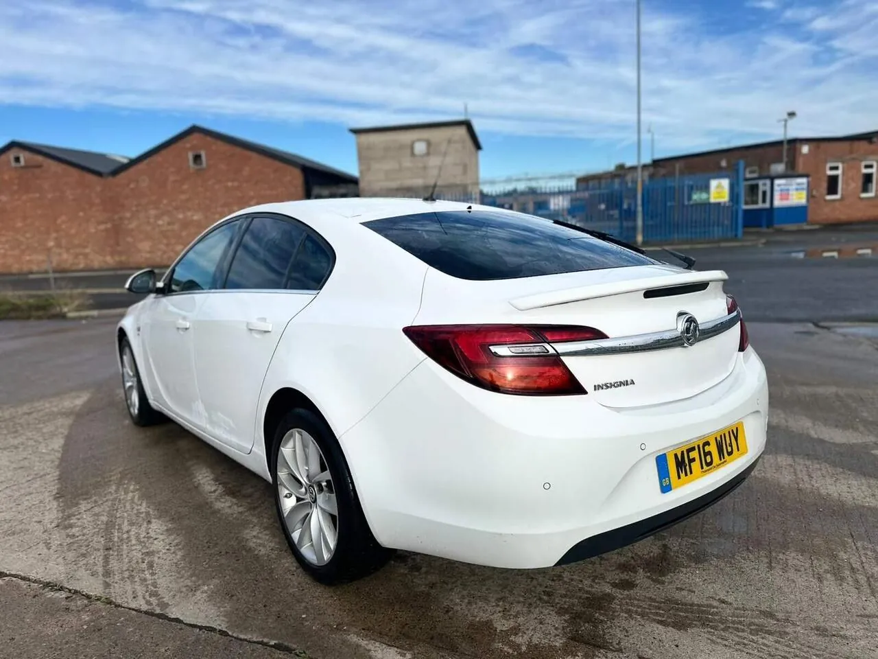 Vauxhall Insignia 2016 photo 2